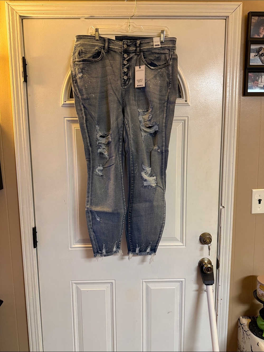 Judy Blue Distressed Ankle Crop Jeans in Gray Wash